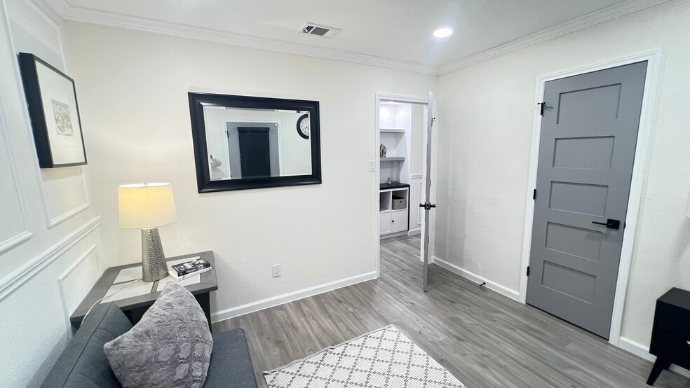 Building Photo - 2604 Nelwin Pl