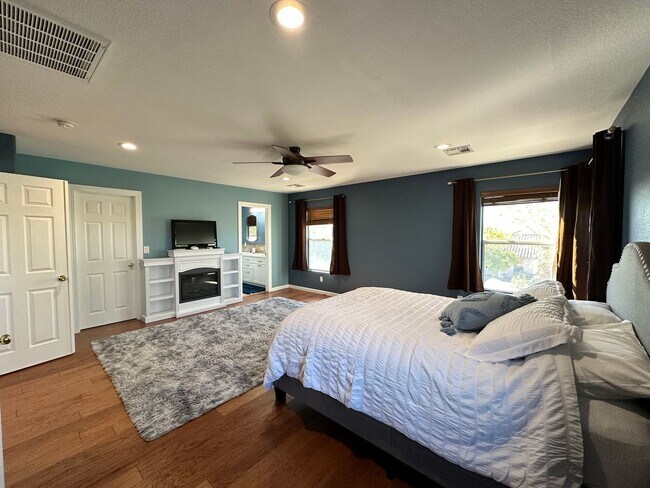 Building Photo - Furnished Home in Henderson