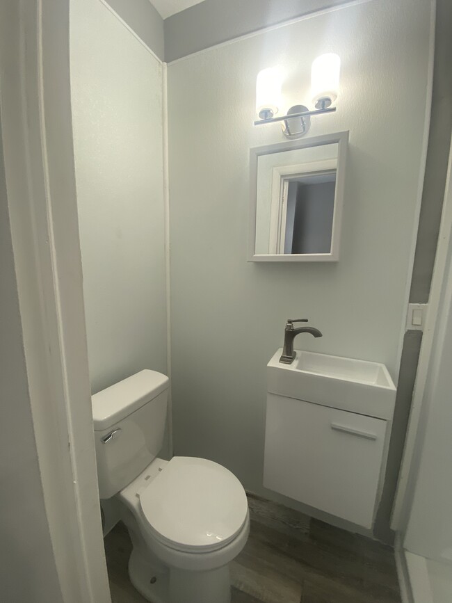 bathroom in master bedroom - 606 N Woodington Rd