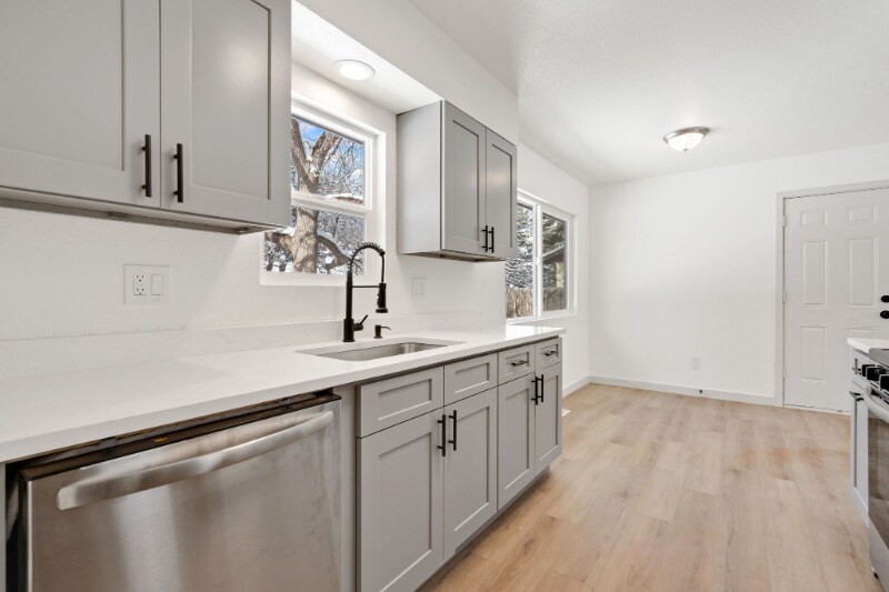 Building Photo - 413 Irish Dr