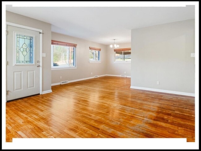 Building Photo - 112 E Lawson St