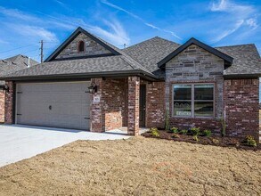 Building Photo - GREAT LOCATION IN CENTERTON!!!