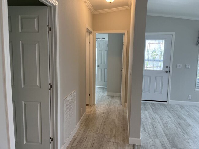 Building Photo - 34611 Ballyhoo Dr