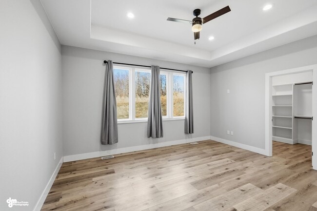 Building Photo - 4 Bedroom | 2.5 Bathroom | 2 Car Garage - Convenient Location!