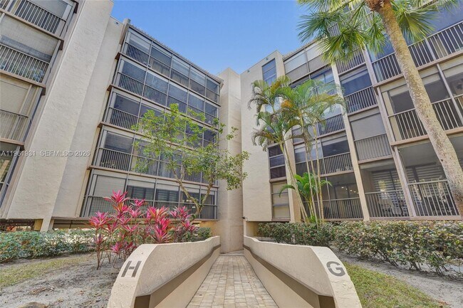 Building Photo - 2814 N 46th Ave