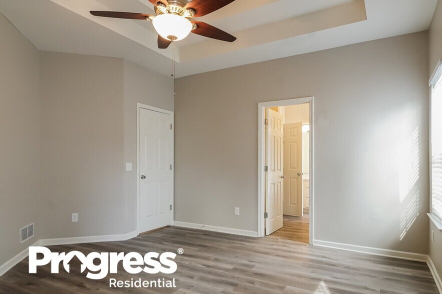 Building Photo - 2632 McGuire Dr