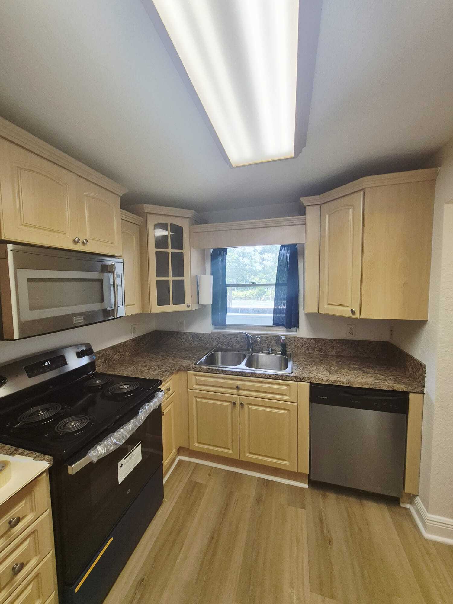 Building Photo - 5080 SW 64th Ave