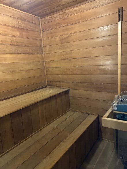 Super clean sauna - 1203 N Sweetzer Ave