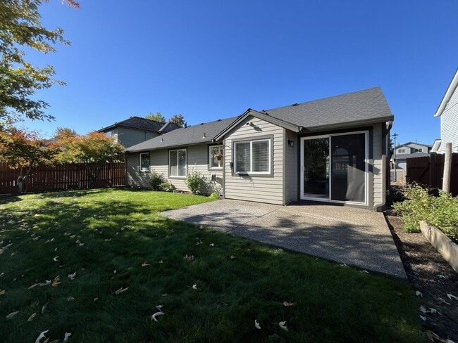 Building Photo - Beautiful Single-Level 3 Bedroom Home with Modern Kitchen and Open Floor Plan