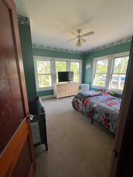 Building Photo - 305 W Main St