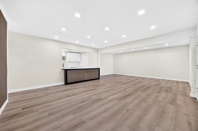 Building Photo - 1202 Dogwood Dr