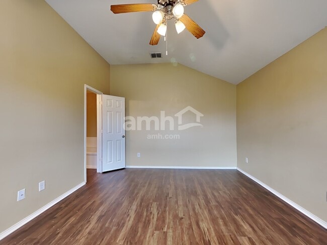 Building Photo - 925 Hawthorne Rd