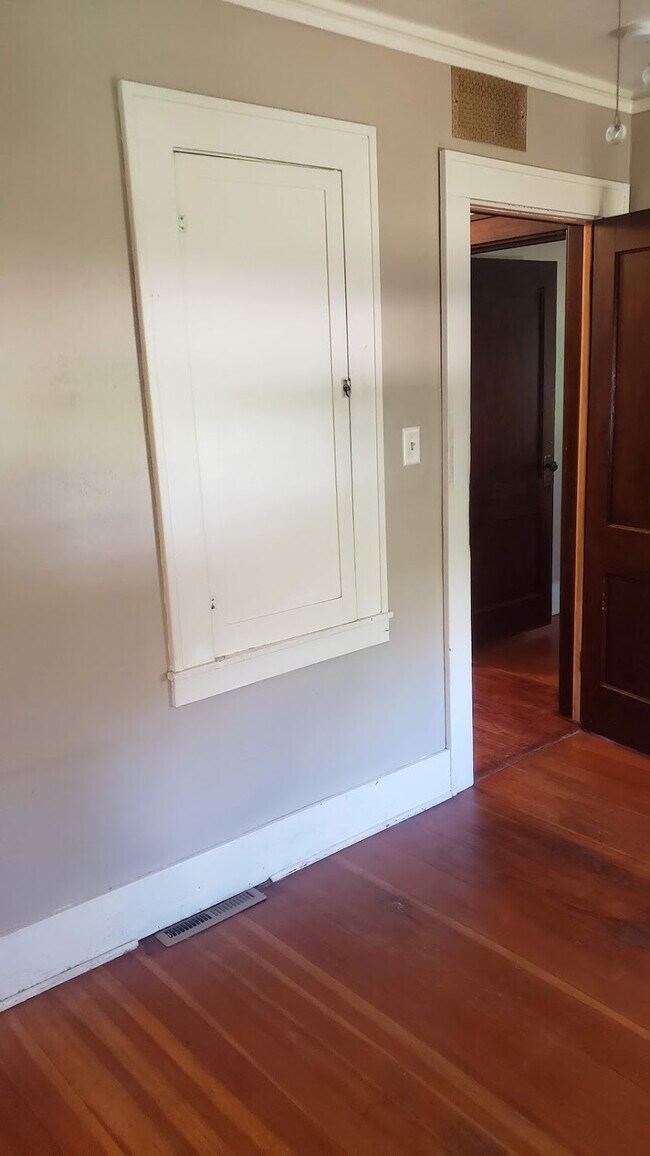 Building Photo - 803 E Flint St