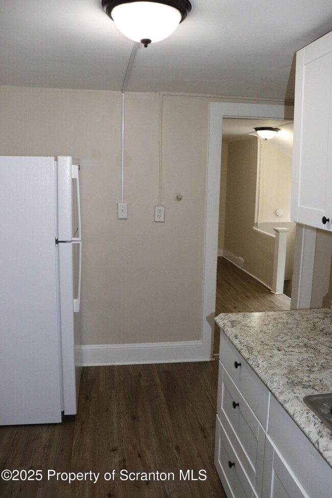 Building Photo - 105 Sambourne St