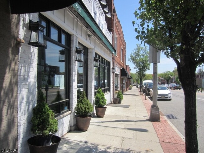 Building Photo - 638 Bloomfield Ave
