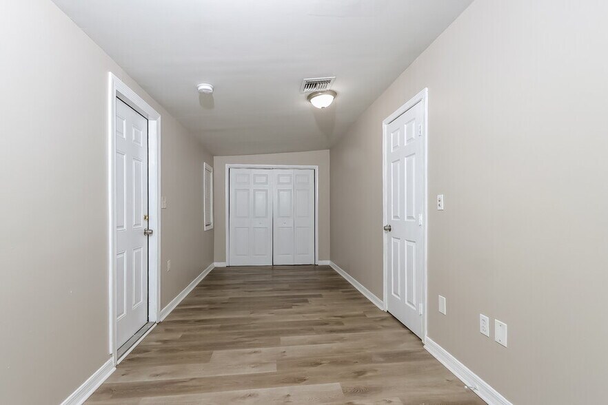 Building Photo - 1021 S L St