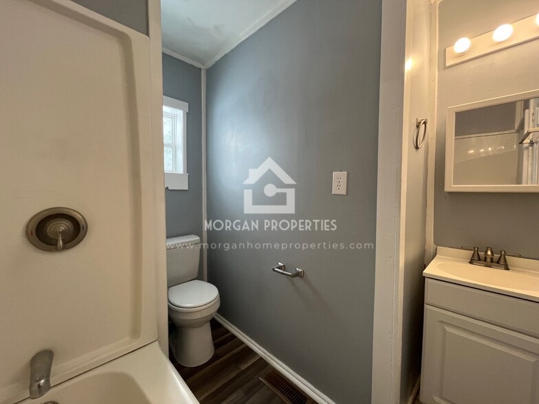 Building Photo - 413 N 11th St