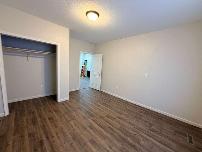 Building Photo - 651 W Bruce St