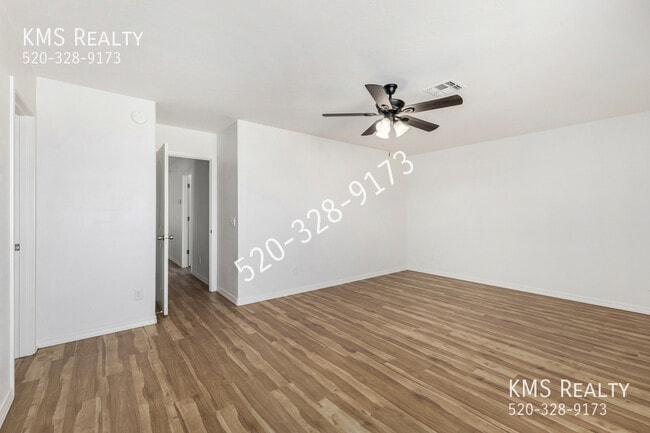 Building Photo - 9945 E Star Vista Dr