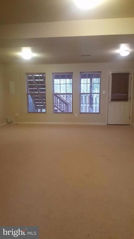 Building Photo - 7107 Finch Ln