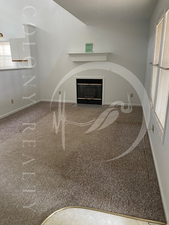 Building Photo - 5220 Pine Hill Ln