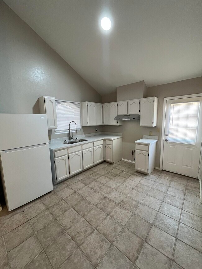 Building Photo - 405 Prescott Loop