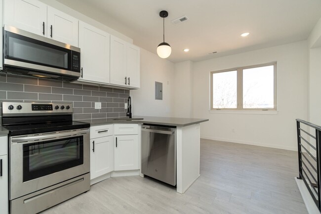 Building Photo - 5617 Sansom St