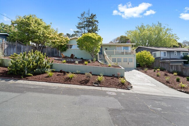 Building Photo - 35 Franciscan Way