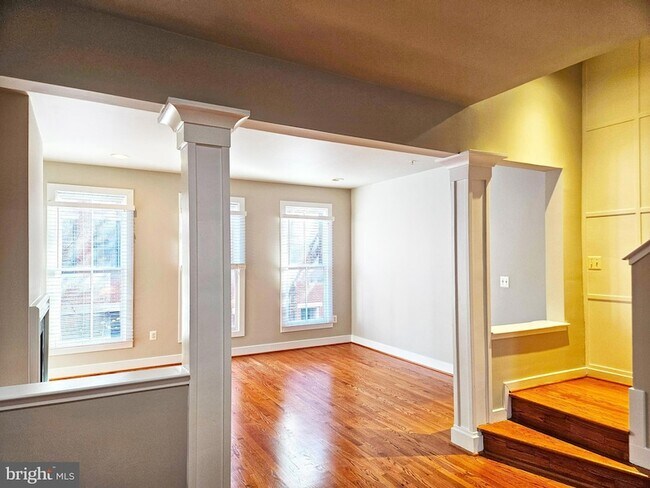 Building Photo - 12 S Regester St