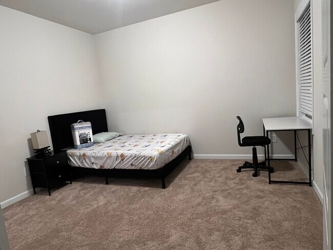 Building Photo - 5057 Silver Fox Trl