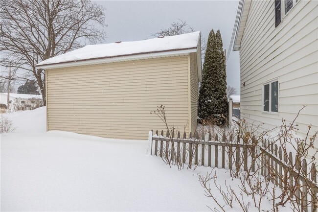 Building Photo - 67 Cranberry Rd