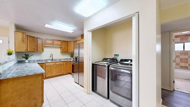 Building Photo - Charming Northeast Heights Rental - Pet Friendly!