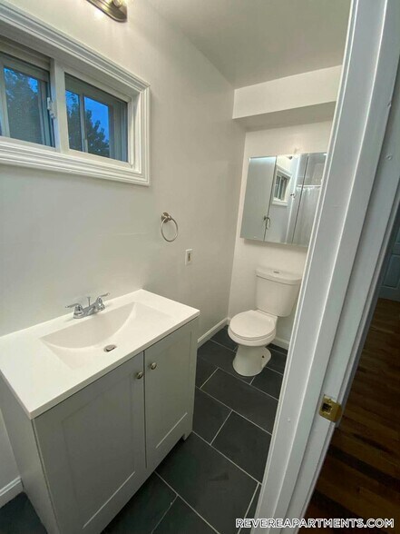Building Photo - 35 Roughan St