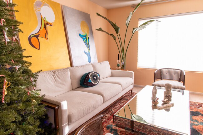 Building Photo - 960 Larrabee St