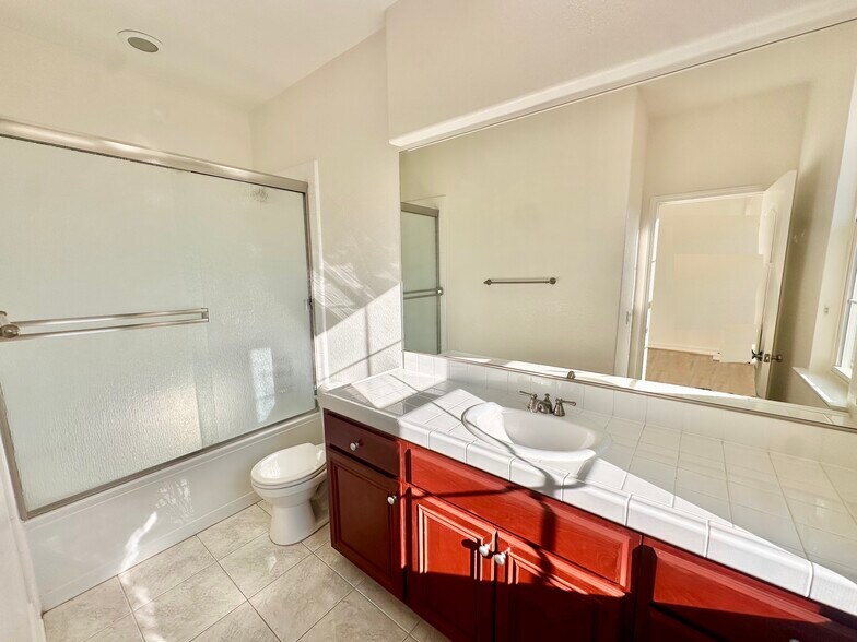 Building Photo - 1976 Lakota St