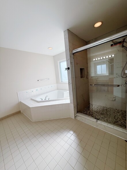 Building Photo - 4907 Forest Ridge Dr