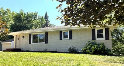 Building Photo - Remodeled 5BR/2BA Walkout Rambler Near Fish Lake Available Now! Lawn care Included!