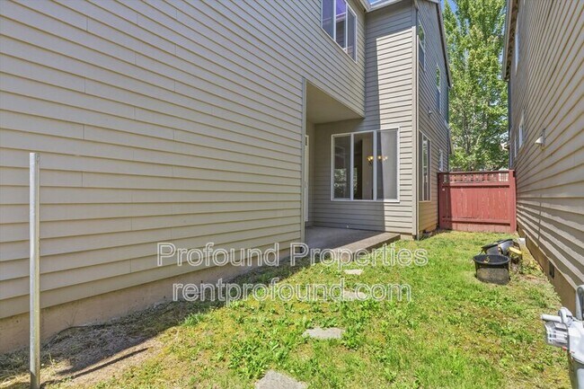 Building Photo - 1140 SE Tamango St