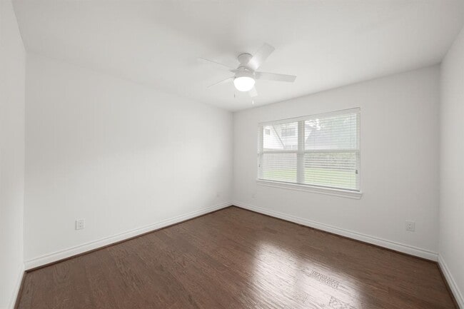 Building Photo - 4427 Sarong Dr