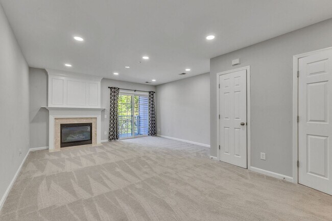 Building Photo - Stylish Condo Near Van Dorn Metro with Dual En Suites