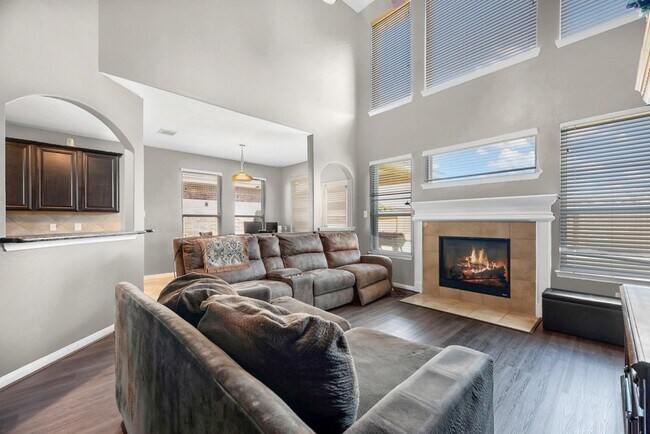 Building Photo - 1302 S Maple Dr