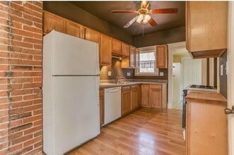 Building Photo - Big Character. Smart Size. Walk to Switchback.