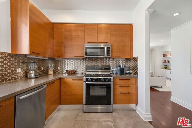 Building Photo - 1316 Amherst Ave