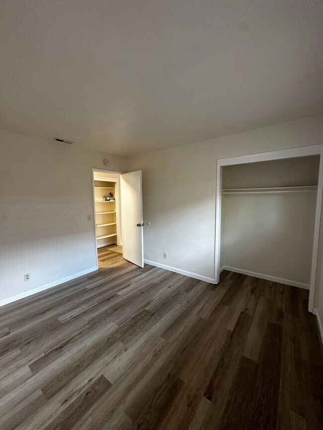 Building Photo - 5620 Brush Creek Dr