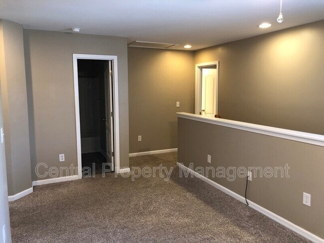 Building Photo - 547 Clairidge Dr
