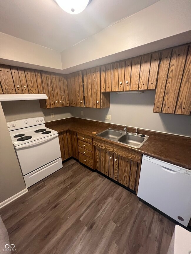 Building Photo - 1320 Millerwood Ct