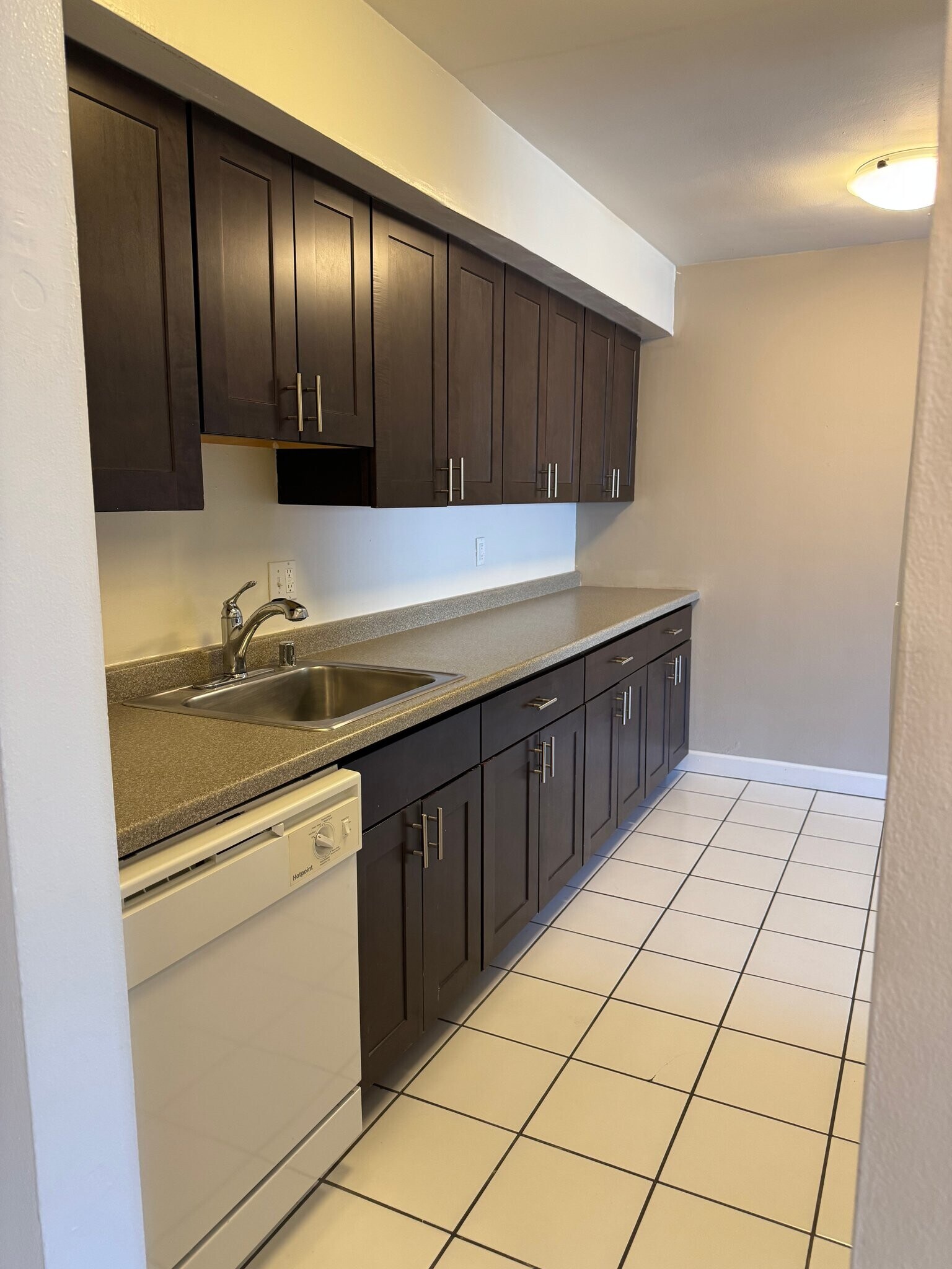 Building Photo - 2260 N Summit Ave