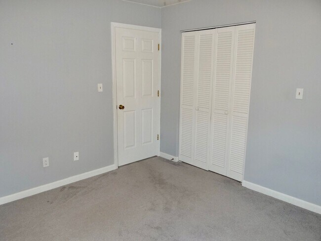 Building Photo - Spacious 2 bed/2 bath Deer Creek Villas-Su...