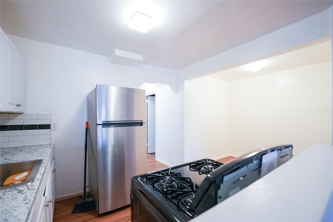 Building Photo - 1405 Burke Ave