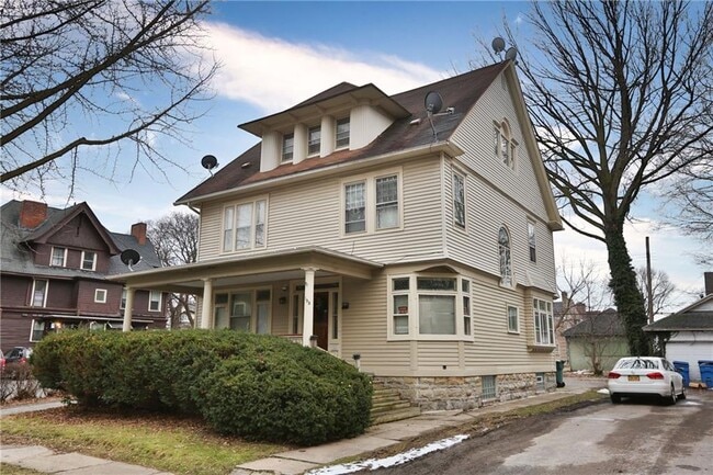 Building Photo - 195 Harvard St